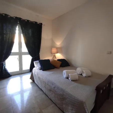 Magna Near The Strip With Bbq, Ac, Balcony, Parking, 4 Tvs And Free Wifi *