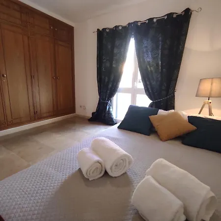 Villa Magna Near The Strip With Bbq, Ac, Balcony, Parking, 4 Tvs And Free Wifi *