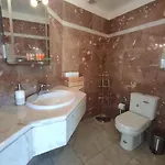 Magna Near The Strip With Bbq, Ac, Balcony, Parking, 4 Tvs And Free Wifi